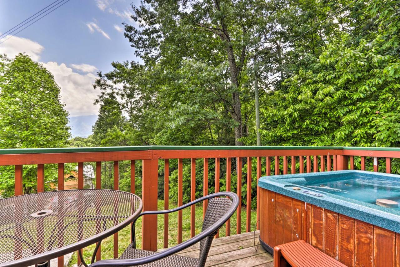 Gatlinburg Chalet Hot Tub, Sauna And Mountain View Eksteriør billede