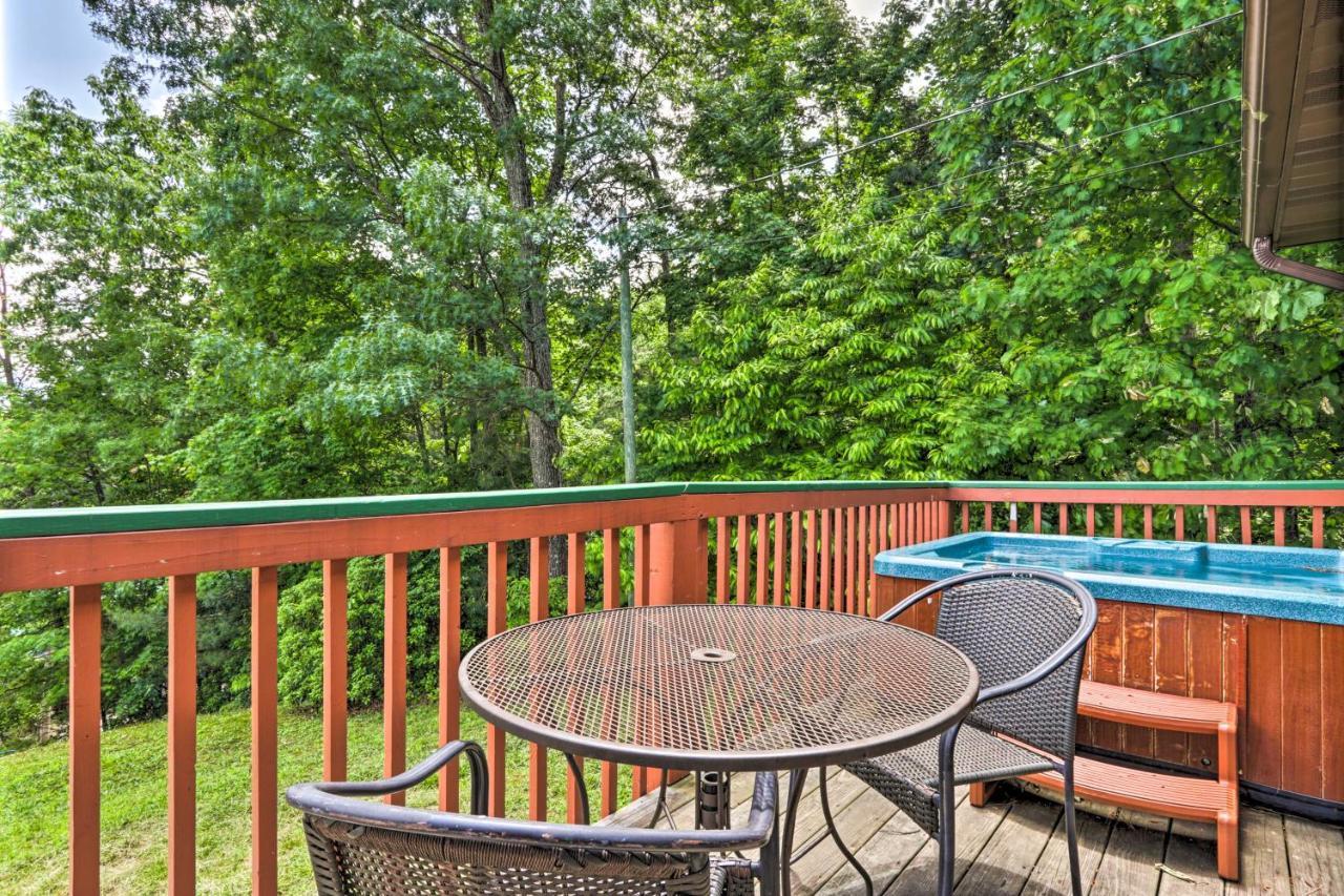 Gatlinburg Chalet Hot Tub, Sauna And Mountain View Eksteriør billede