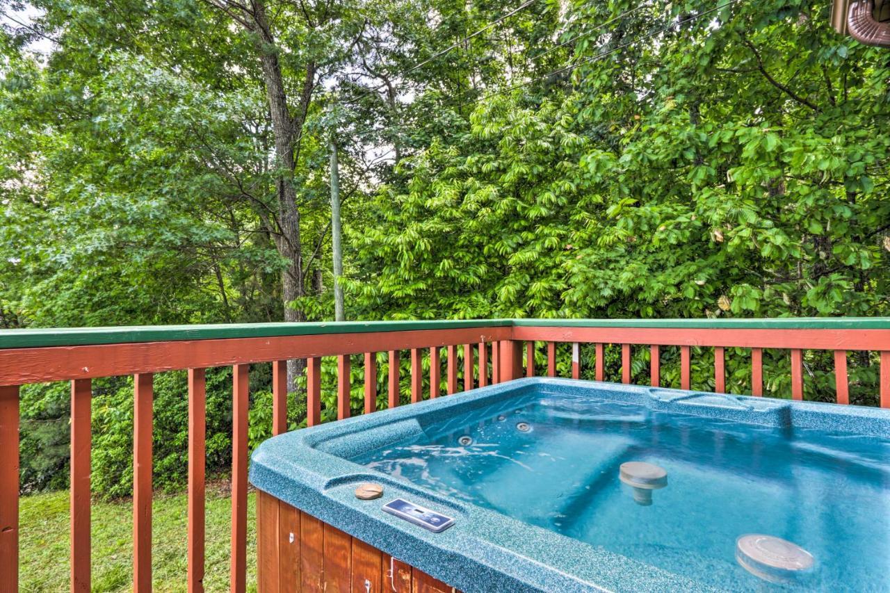 Gatlinburg Chalet Hot Tub, Sauna And Mountain View Eksteriør billede